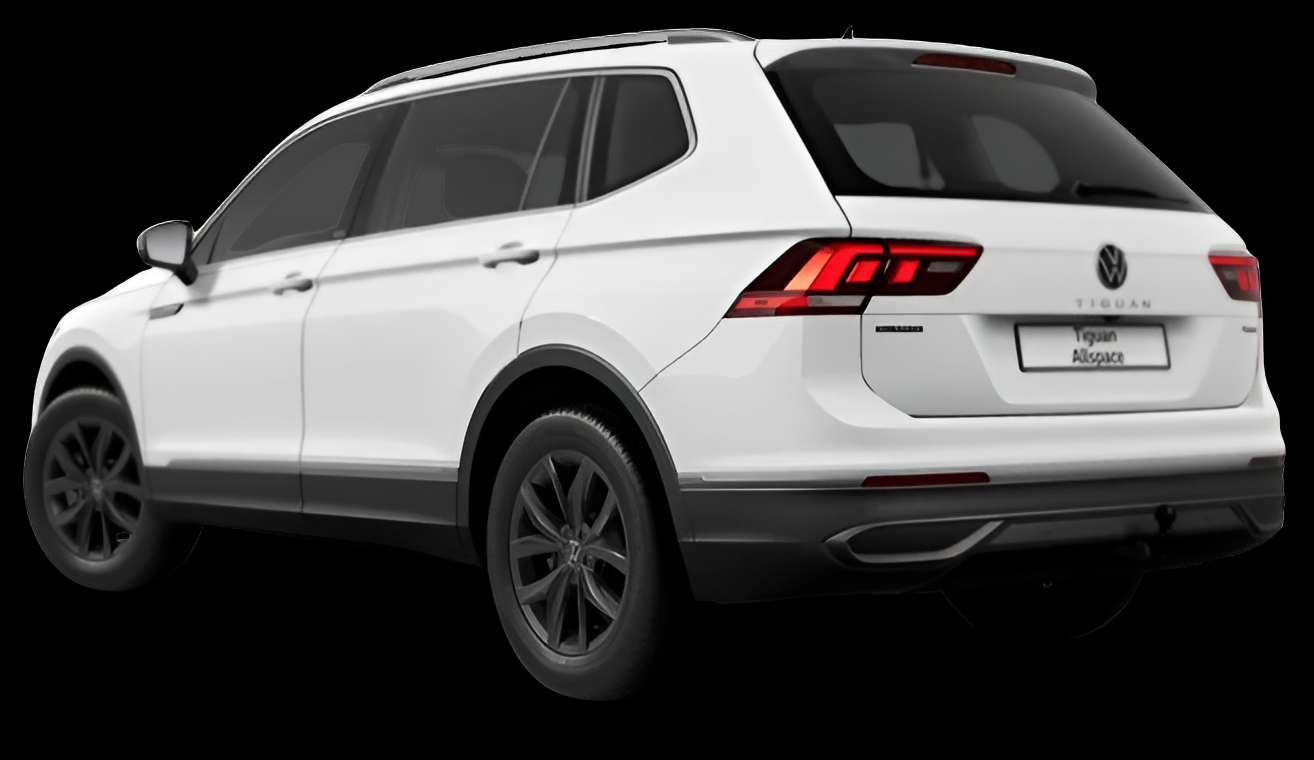 Schräge Heckansicht auf einen Volkswagen Tiguan Allspace, freigestellt