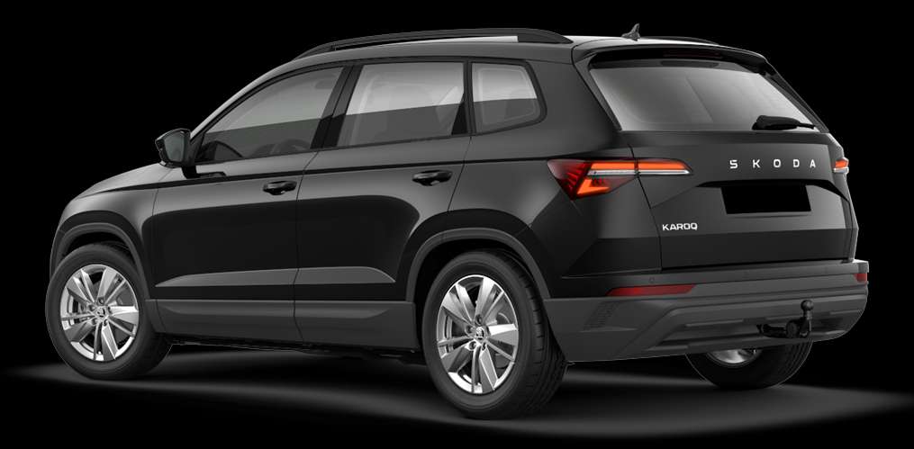 Schräge Heckansicht eines Skoda Karoq, freigestellt