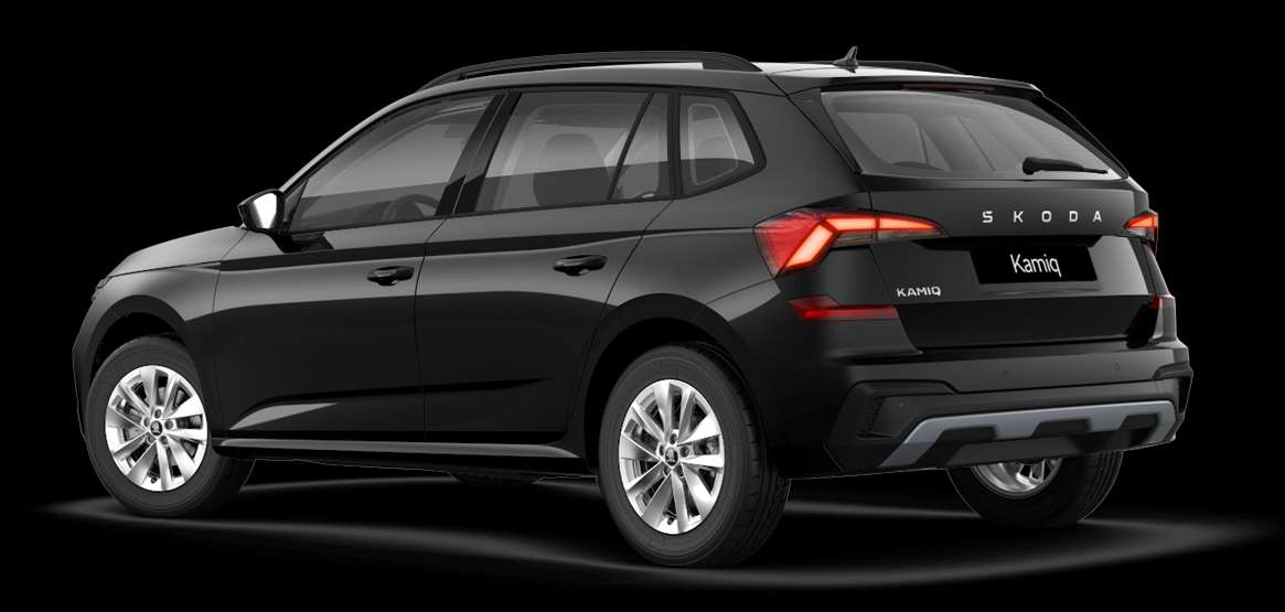 Schräge Heckansicht eines Skoda Kamiq, freigestellt