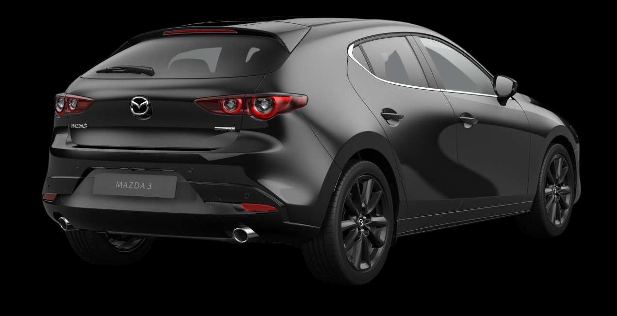 Schräge Heckansicht auf einen Mazda Mazda3, freigestellt