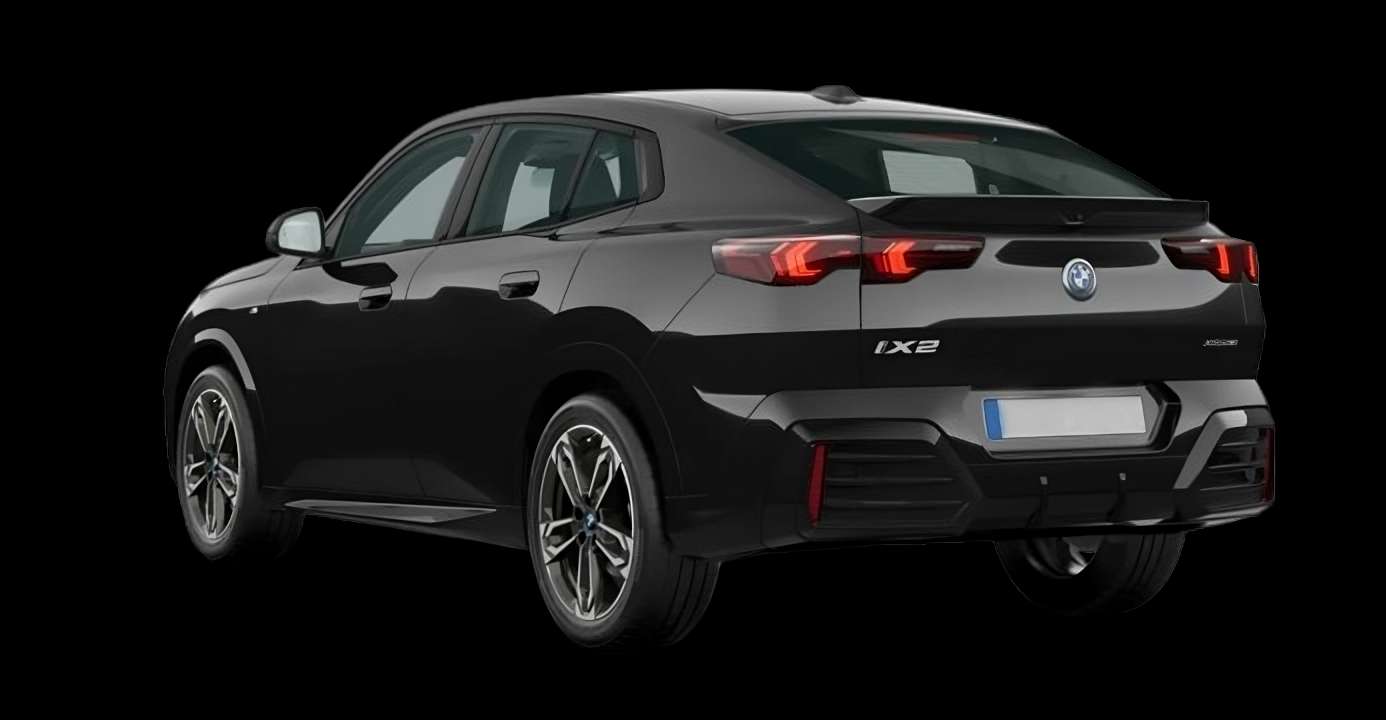 Schräge Heckansicht eines BMW ix2, freigestellt