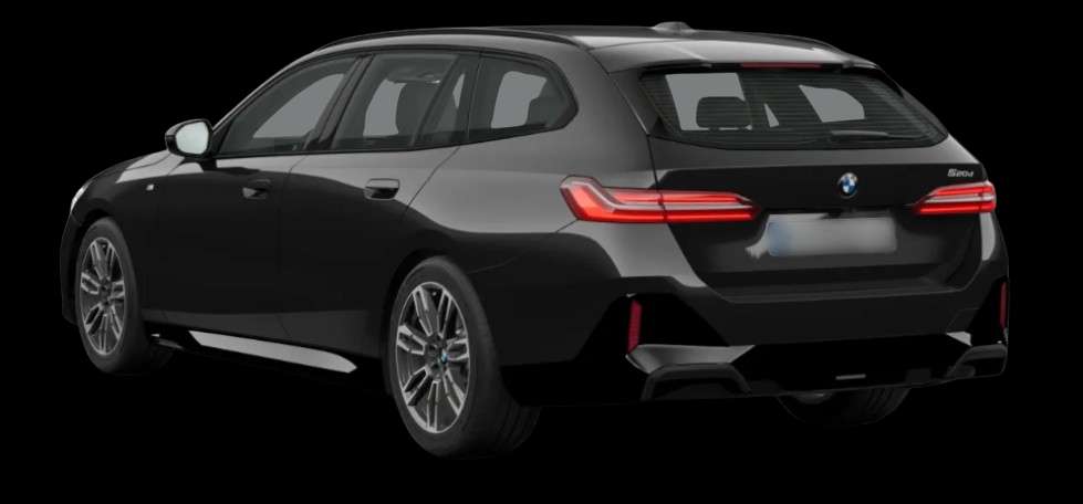 Schräge Heckansicht eines BMW 5er-Reihe, freigestellt
