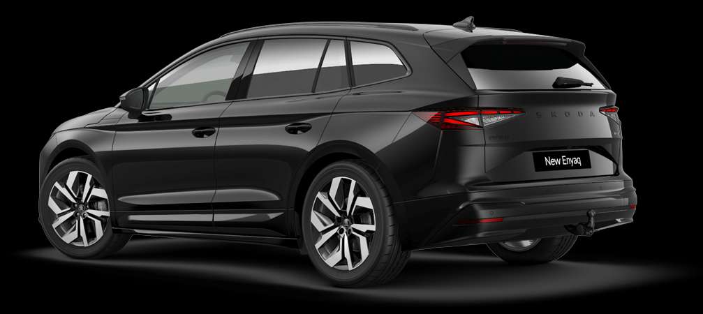 Schräge Heckansicht eines Skoda ENYAQ, freigestellt