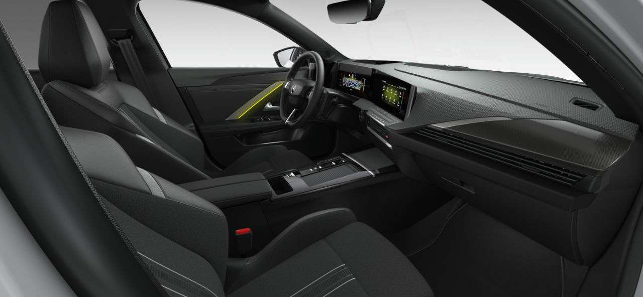 Ansicht der Frontsitze eines Opel Astra