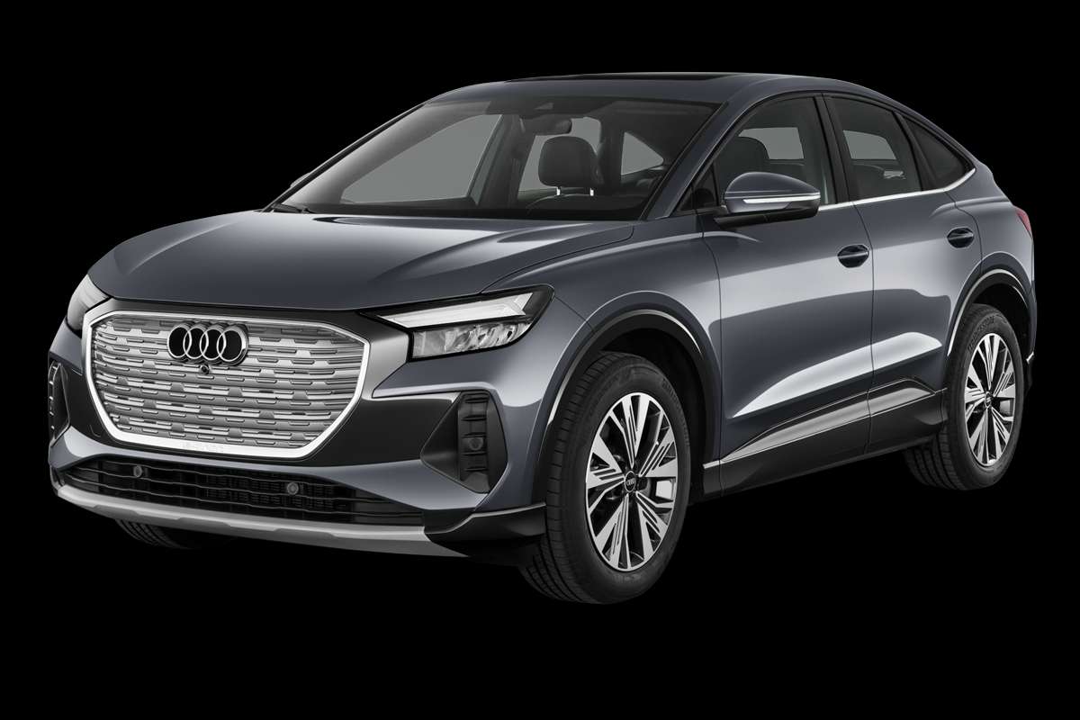 Schräge Frontansicht auf einen Audi Q4 Sportback e-tron, freigestellt
