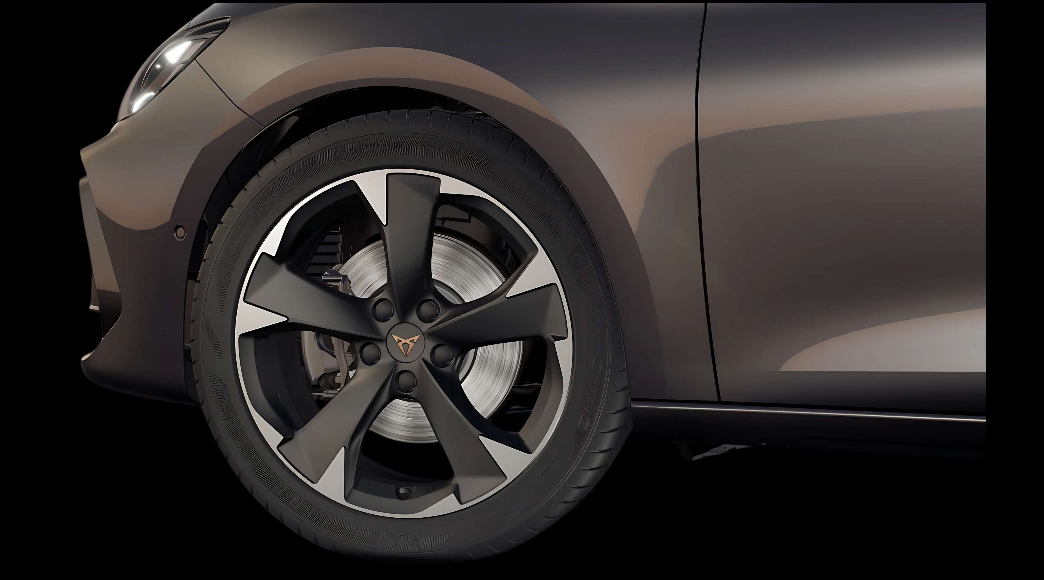 Detailansicht der Radkappe oder Felge eines CUPRA Leon