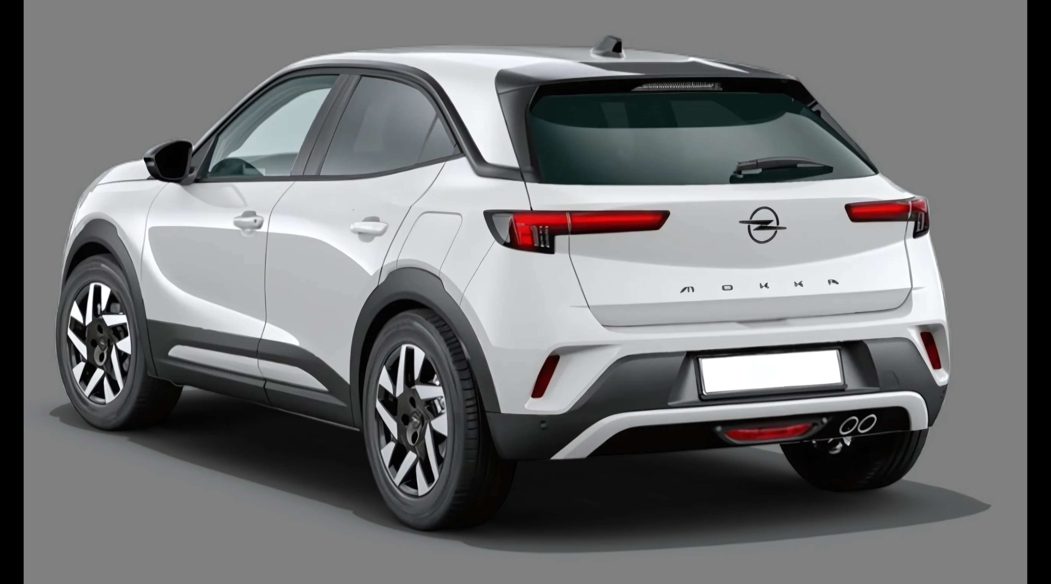 Schräge Heckansicht auf einen Opel Mokka, freigestellt
