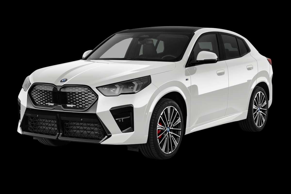 Schräge Frontansicht auf einen BMW ix2, freigestellt