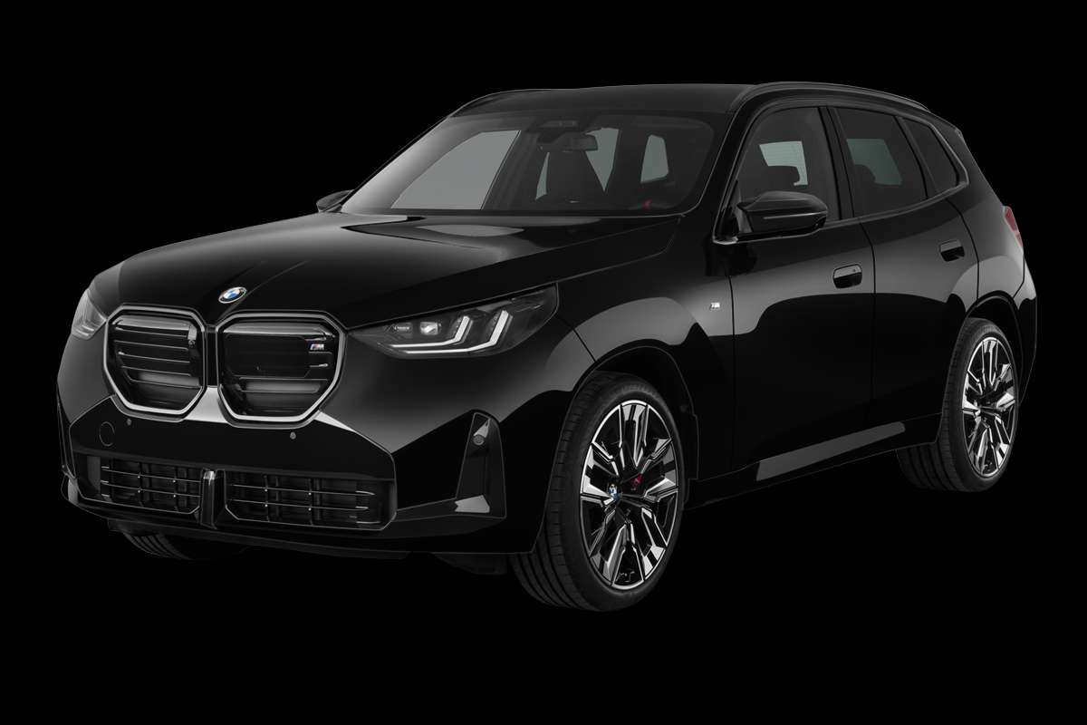 Schräge Frontansicht auf einen BMW X3, freigestellt