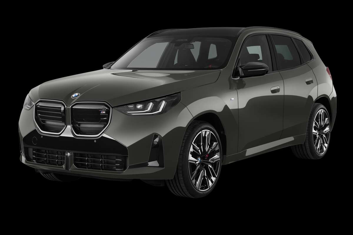 Schräge Frontansicht auf einen BMW X3, freigestellt