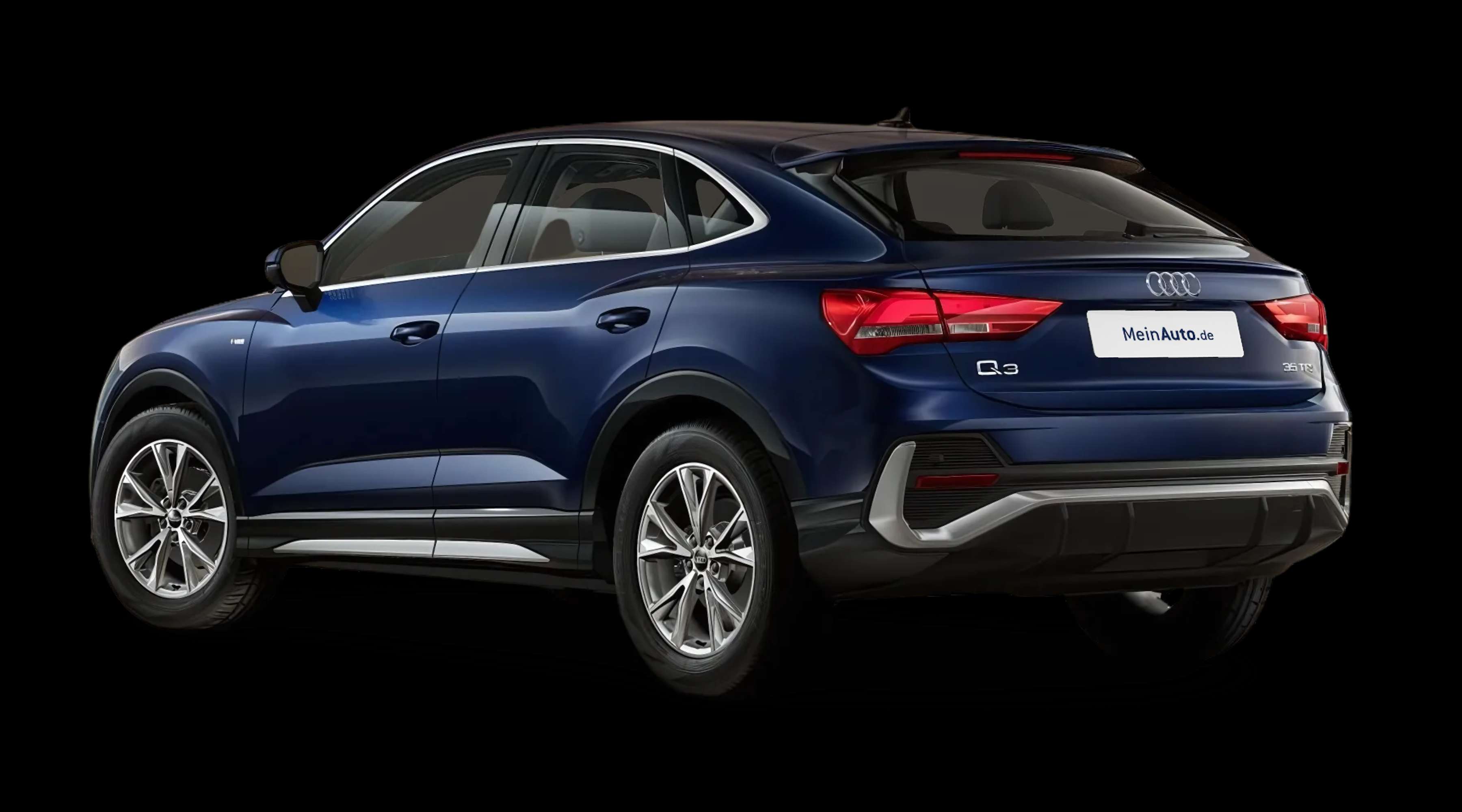 Schräge Heckansicht auf einen Audi Q3 Sportback, freigestellt