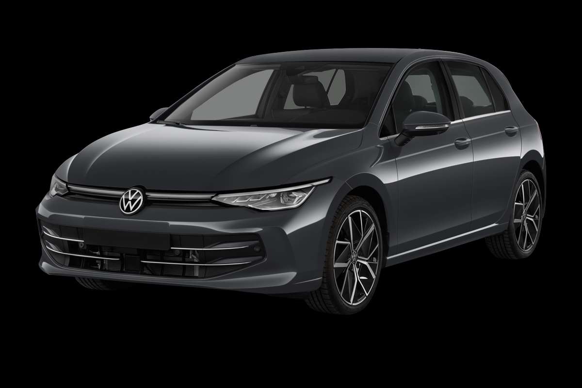 Schräge Frontansicht auf einen Volkswagen Golf, freigestellt