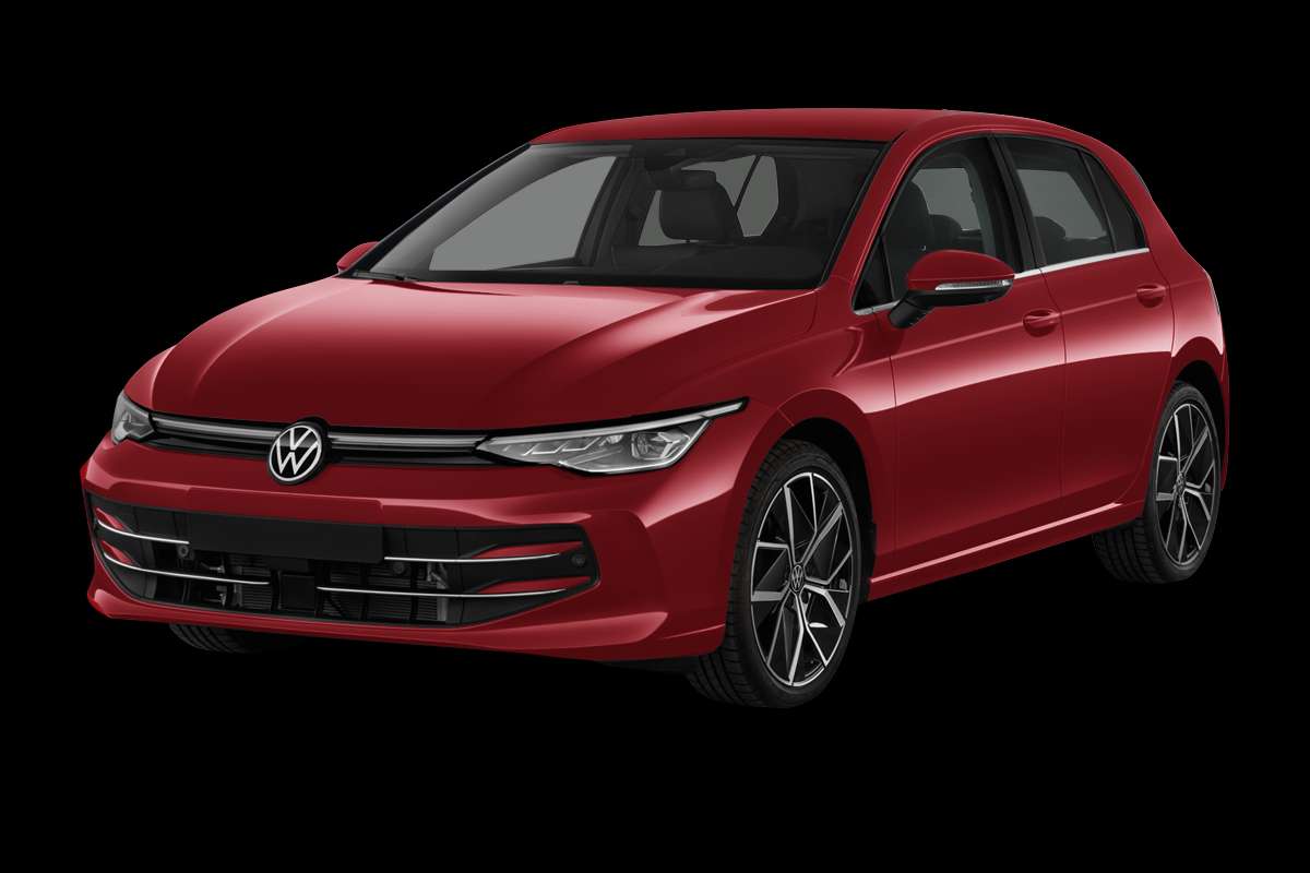 Schräge Frontansicht auf einen Volkswagen Golf, freigestellt