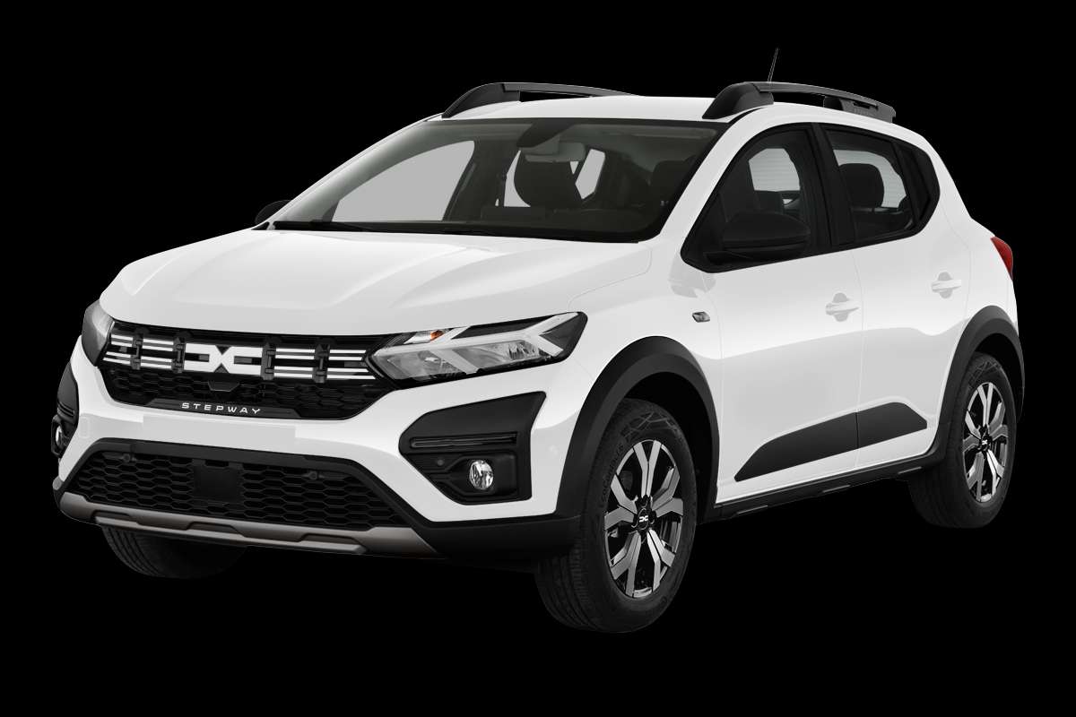 Schräge Frontansicht auf einen Dacia Sandero, freigestellt