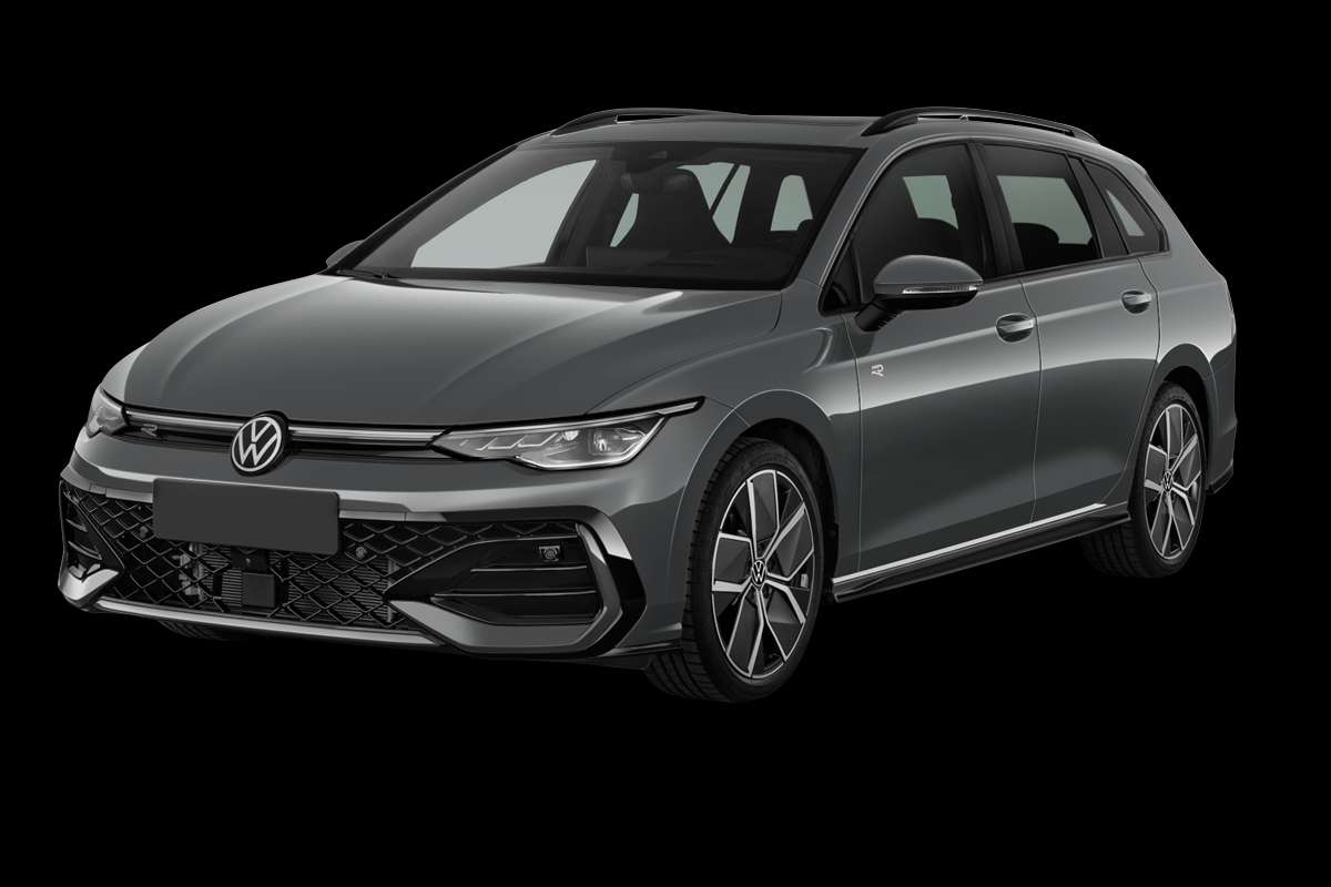 Schräge Frontansicht auf einen Volkswagen Golf, freigestellt
