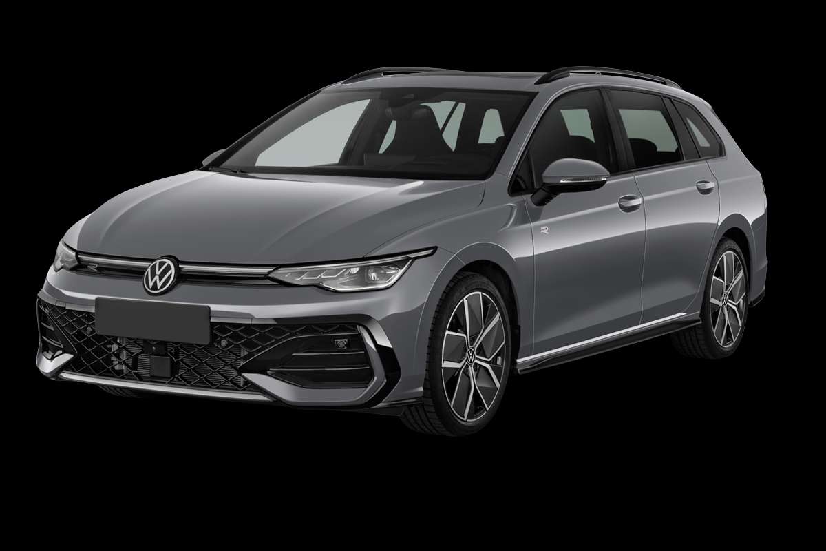 Schräge Frontansicht auf einen Volkswagen Golf, freigestellt