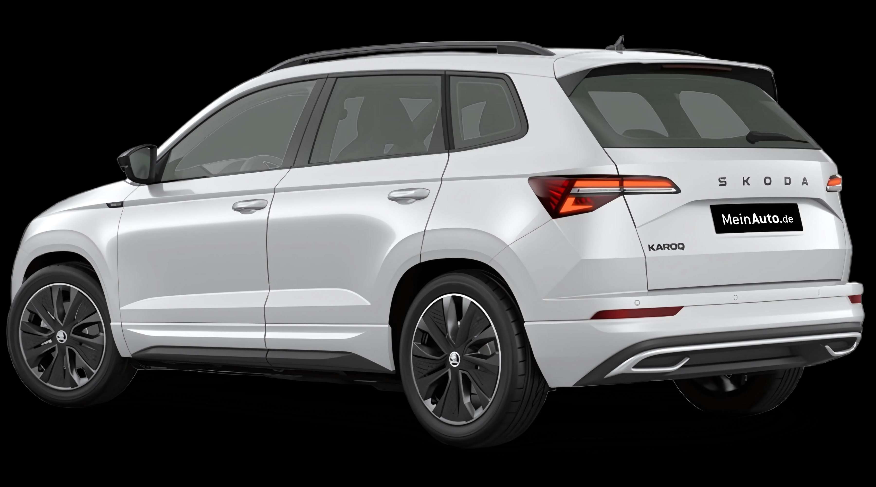 Schräge Heckansicht eines Skoda Karoq, freigestellt