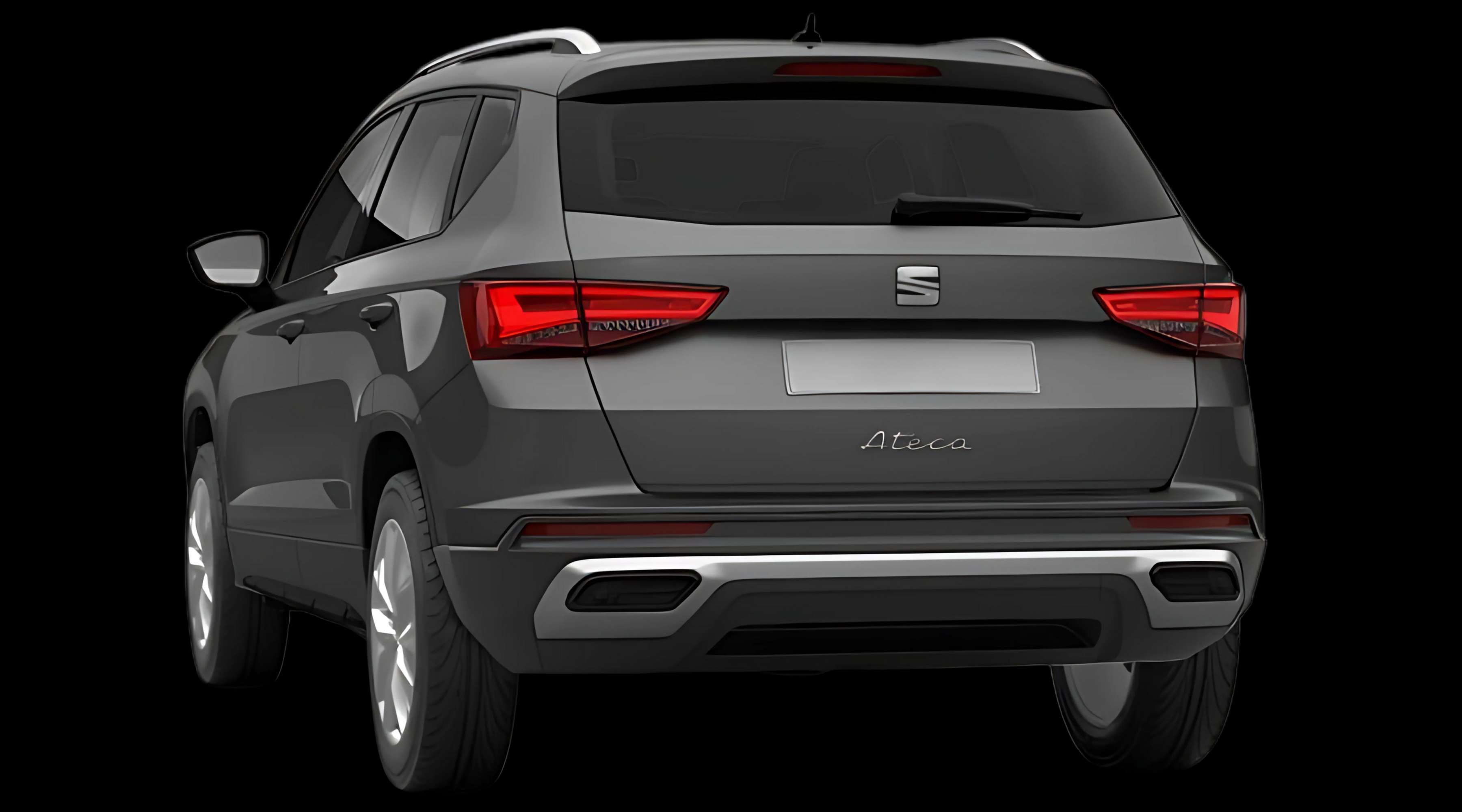 Schräge Heckansicht auf einen SEAT Ateca, freigestellt