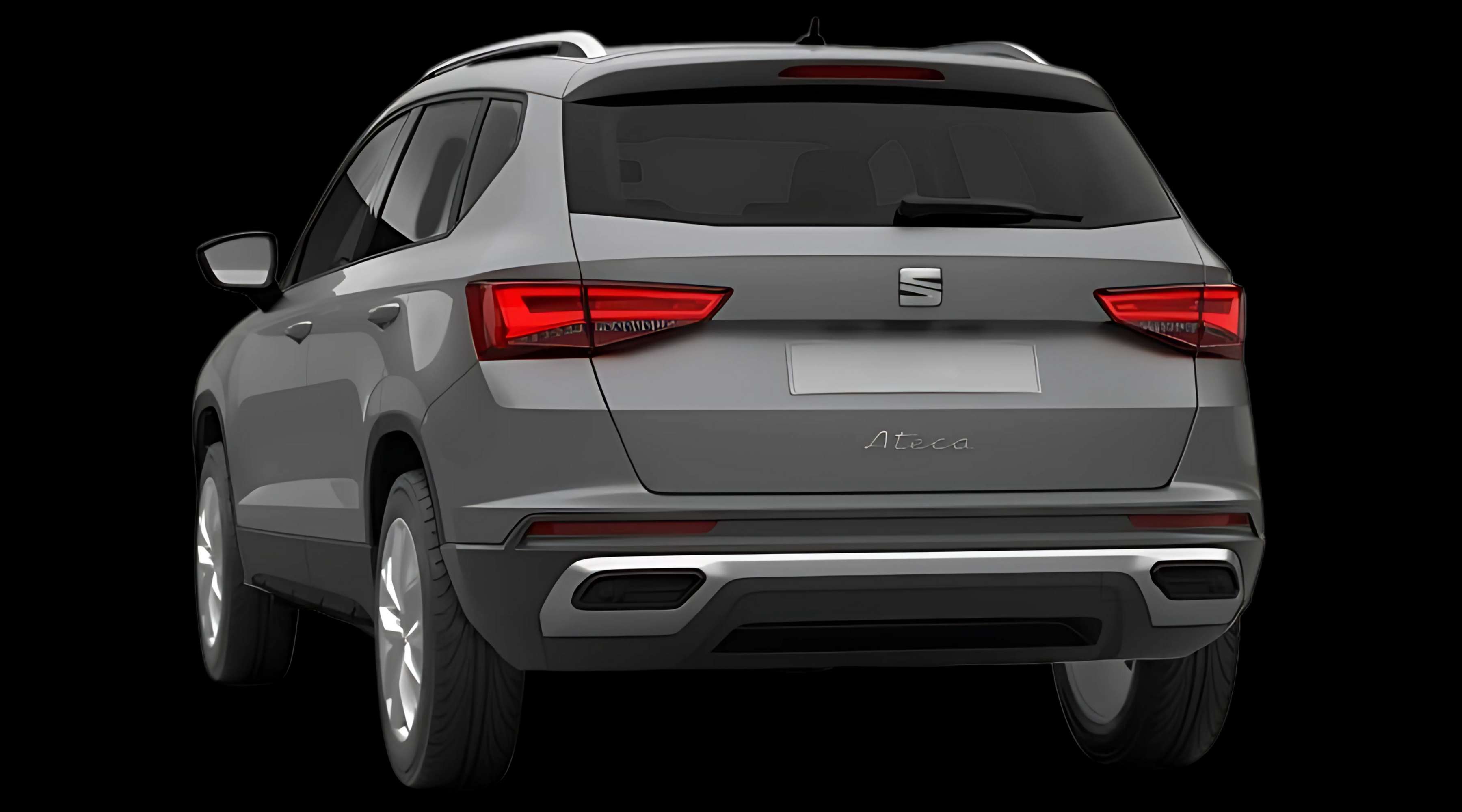 Schräge Heckansicht auf einen SEAT Ateca, freigestellt