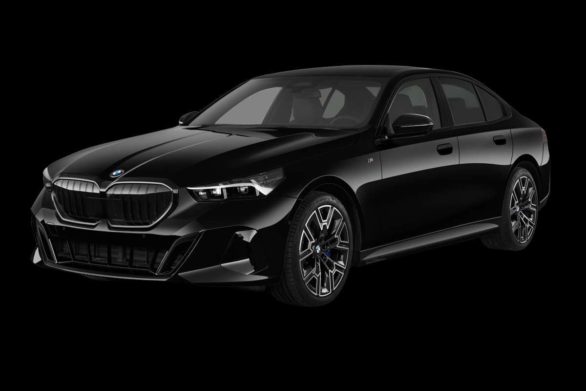 Schräge Frontansicht auf einen BMW 5er-Reihe, freigestellt