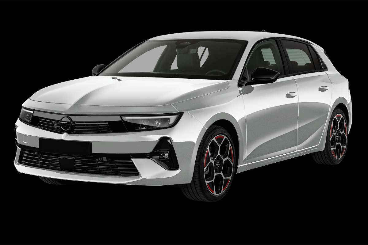 Schräge Frontansicht auf einen Opel Astra, freigestellt
