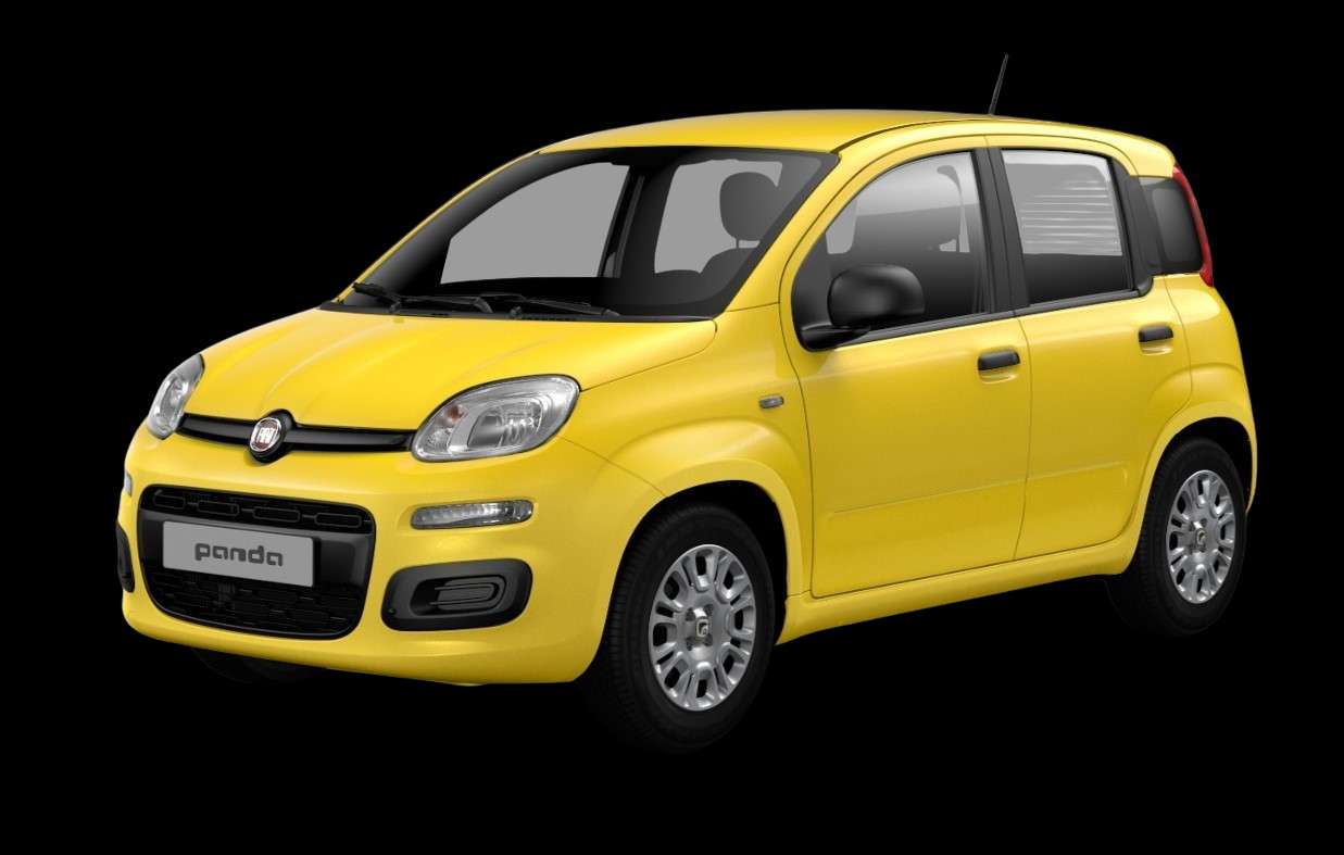 Schräge Frontansicht auf einen Fiat Pandina, freigestellt