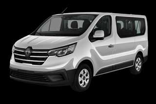 Schräge Frontansicht auf einen Renault Trafic Evolution, freigestellt