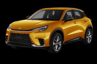 Schräge Frontansicht auf einen Lexus LBX Elegant, freigestellt