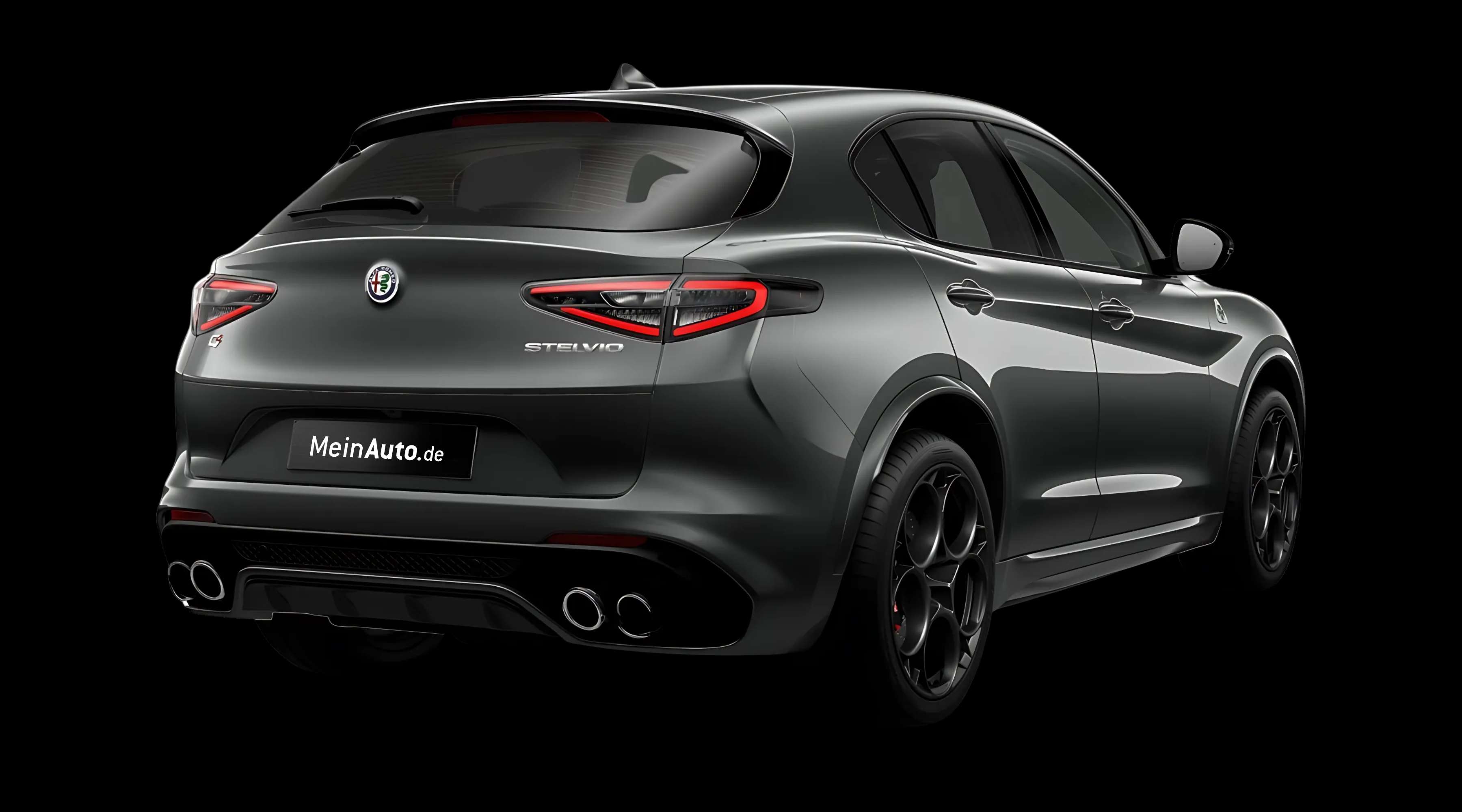 Schräge Heckansicht auf einen Alfa Romeo Stelvio, freigestellt
