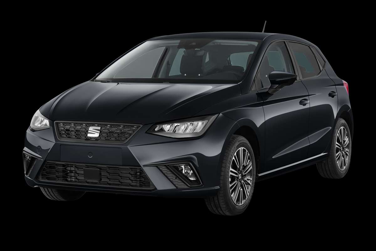 Schräge Frontansicht auf einen SEAT Ibiza, freigestellt