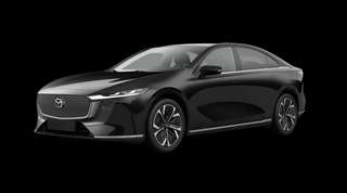 Schräge Frontansicht auf einen Mazda Mazda6e Takumi, freigestellt
