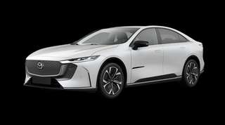 Schräge Frontansicht auf einen Mazda Mazda6e Takumi Plus, freigestellt