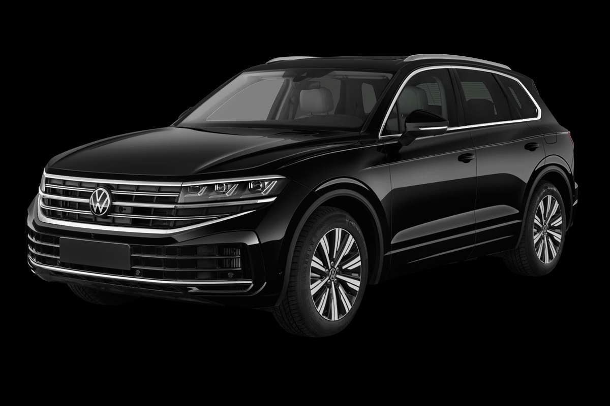 Schräge Frontansicht eines Volkswagen Touareg, freigestellt