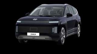 Schräge Frontansicht auf einen Hyundai IONIQ 9 Techniq, freigestellt