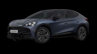 Schräge Frontansicht auf einen CUPRA Tavascan Endurance, freigestellt