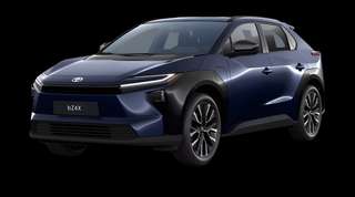 Schräge Frontansicht auf einen Toyota bZ4X Lounge, freigestellt