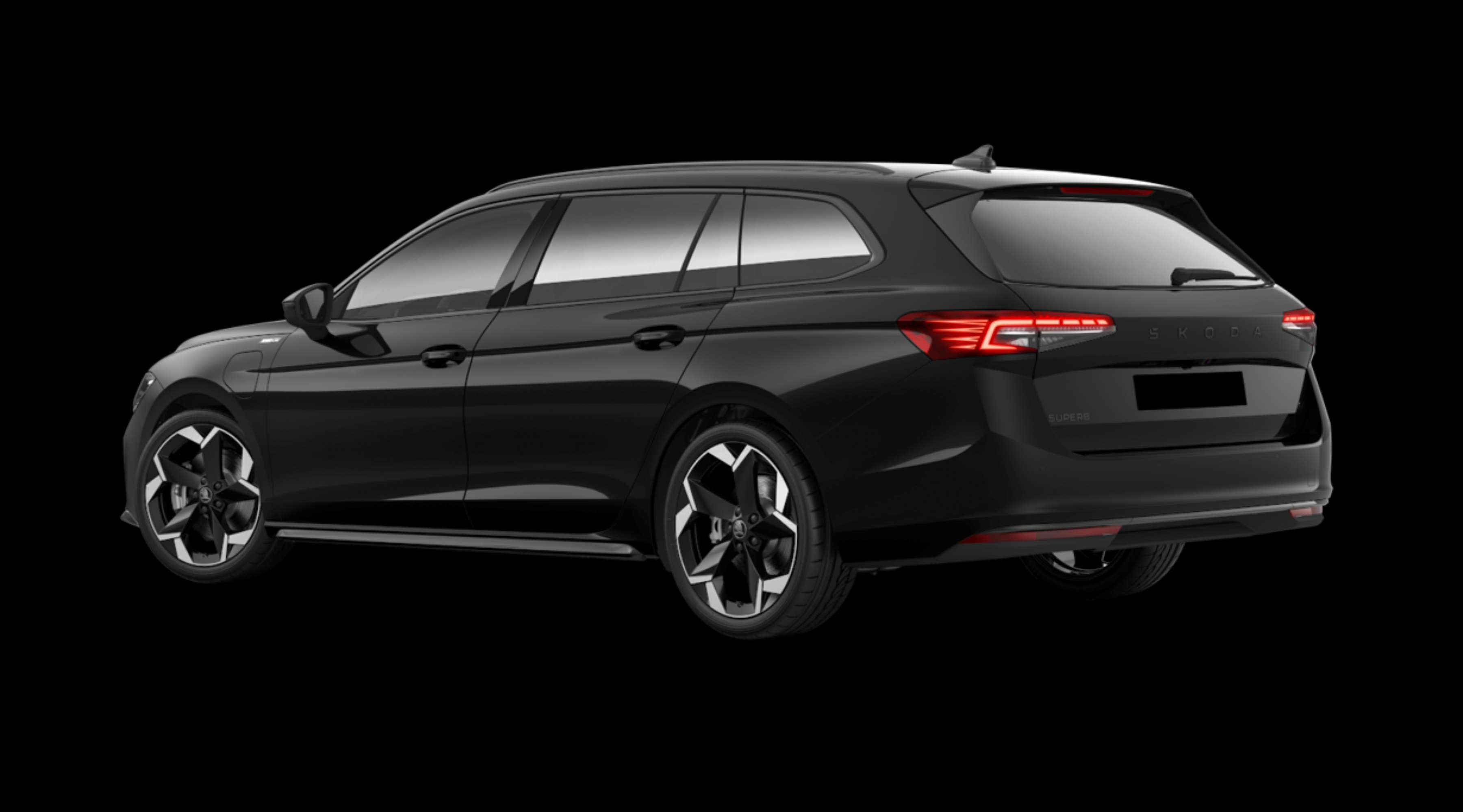 Schräge Heckansicht eines Skoda Superb, freigestellt