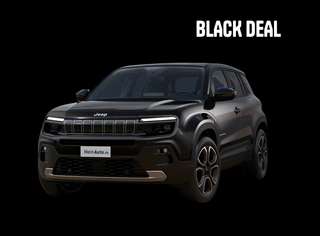 Schräge Frontansicht auf einen Jeep Avenger Summit, freigestellt