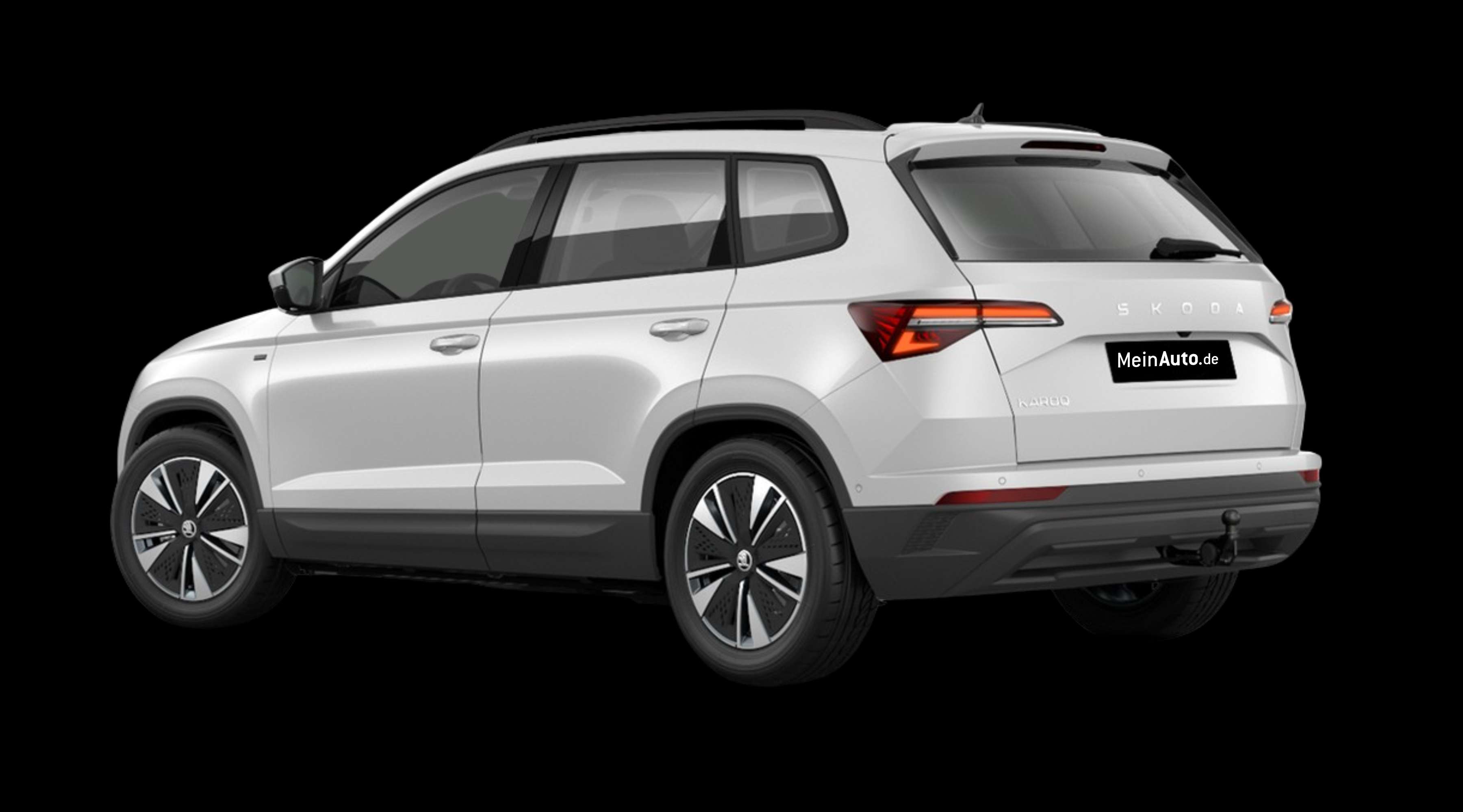 Schräge Heckansicht eines Skoda Karoq, freigestellt