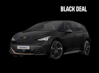 Schräge Frontansicht auf einen CUPRA Born , freigestellt