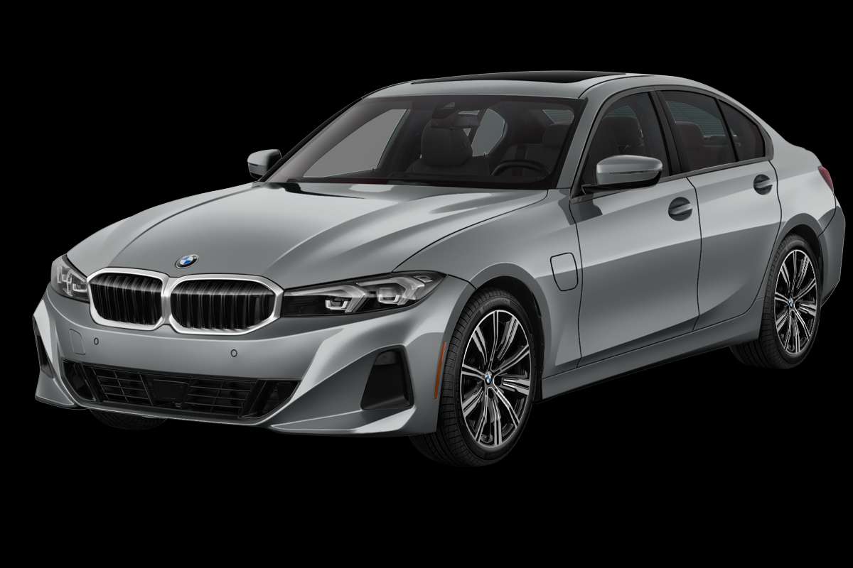 Schräge Frontansicht eines BMW 3er-Reihe, freigestellt