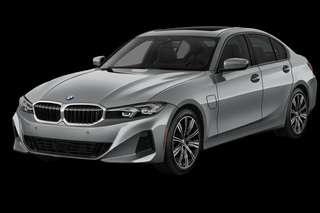 Schräge Frontansicht auf einen BMW 3er-Reihe , freigestellt