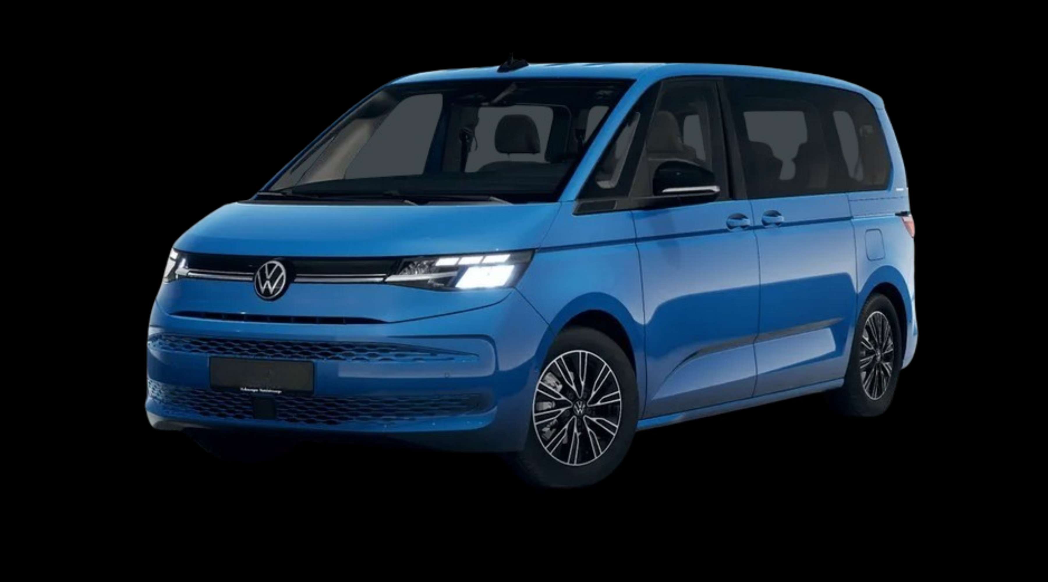 Schräge Frontansicht eines Volkswagen Multivan, freigestellt