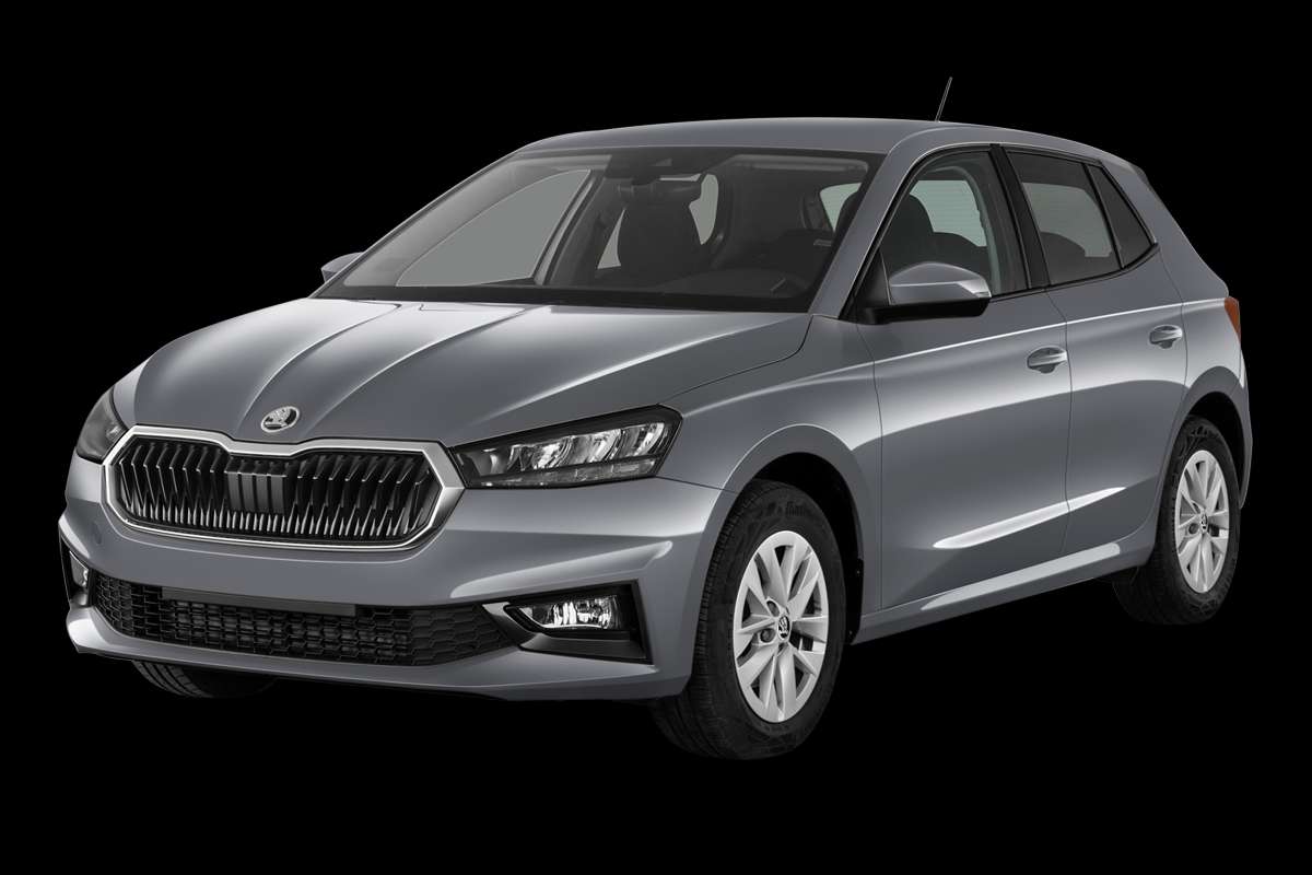 Schräge Frontansicht eines Skoda Fabia, freigestellt