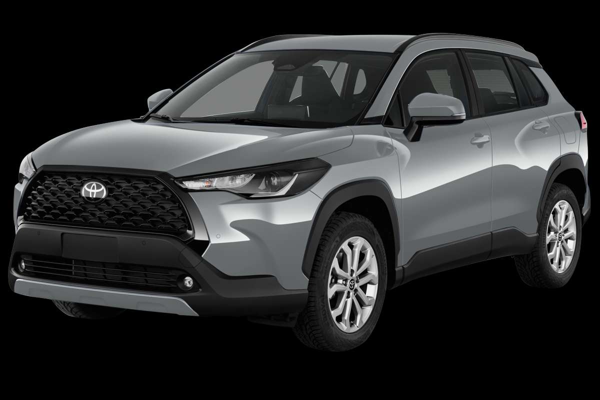 Schräge Frontansicht eines Toyota Corolla Cross, freigestellt