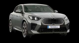 Schräge Frontansicht auf einen BMW ix2 , freigestellt