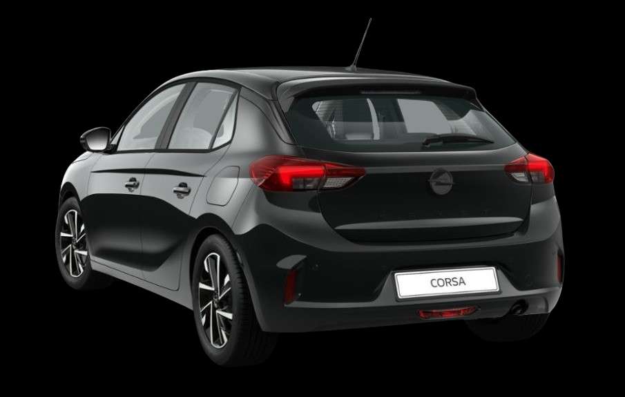 Schräge Heckansicht eines Opel Corsa, freigestellt