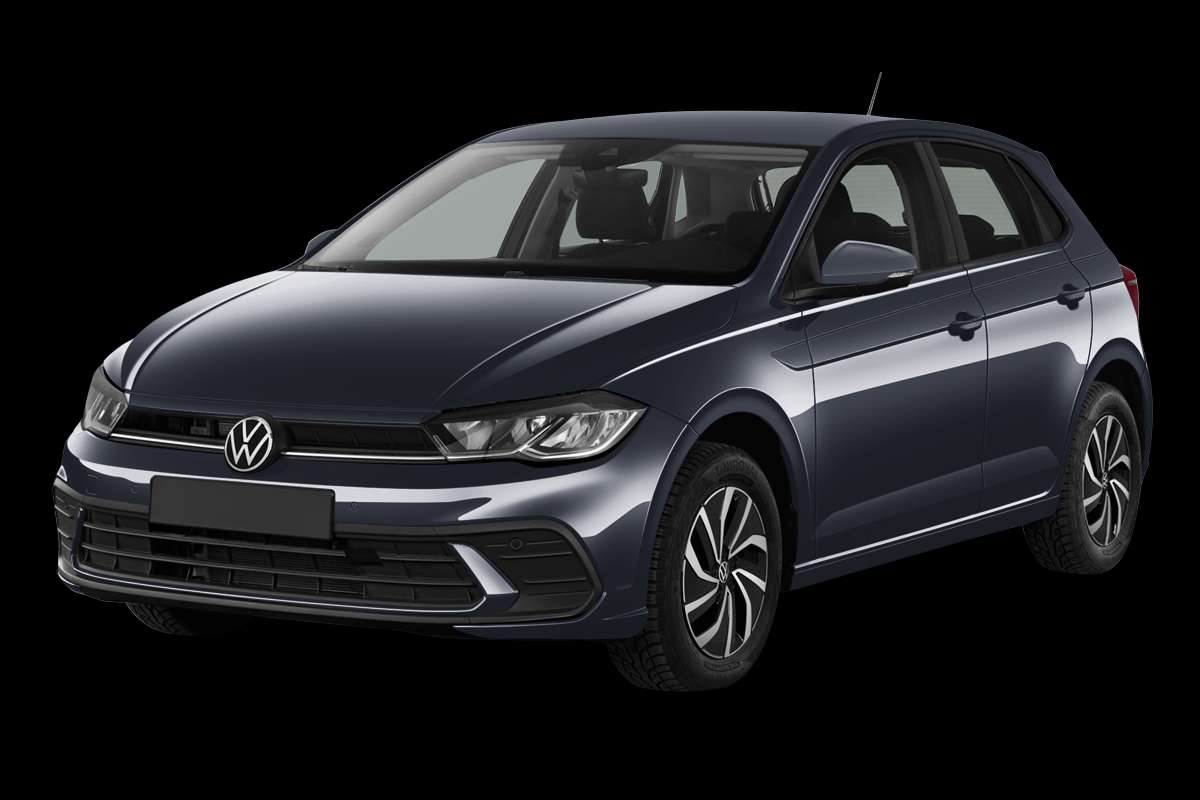 Schräge Frontansicht eines Volkswagen Polo, freigestellt