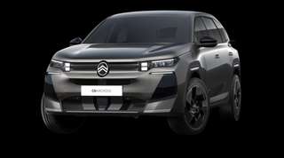 Schräge Frontansicht auf einen Citroën C5 Aircross PLUS, freigestellt