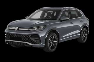 Schräge Frontansicht auf einen Volkswagen Tiguan Life, freigestellt